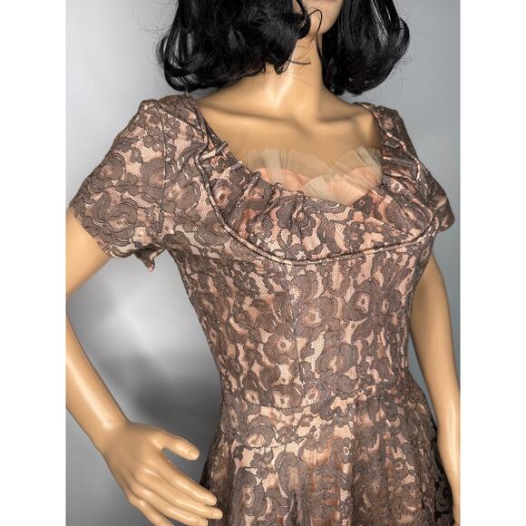 1950s Taupe Lace Fit & Flare Party Dress w/ Tulle Lining & Crown Zip Small - Picture 6 of 16